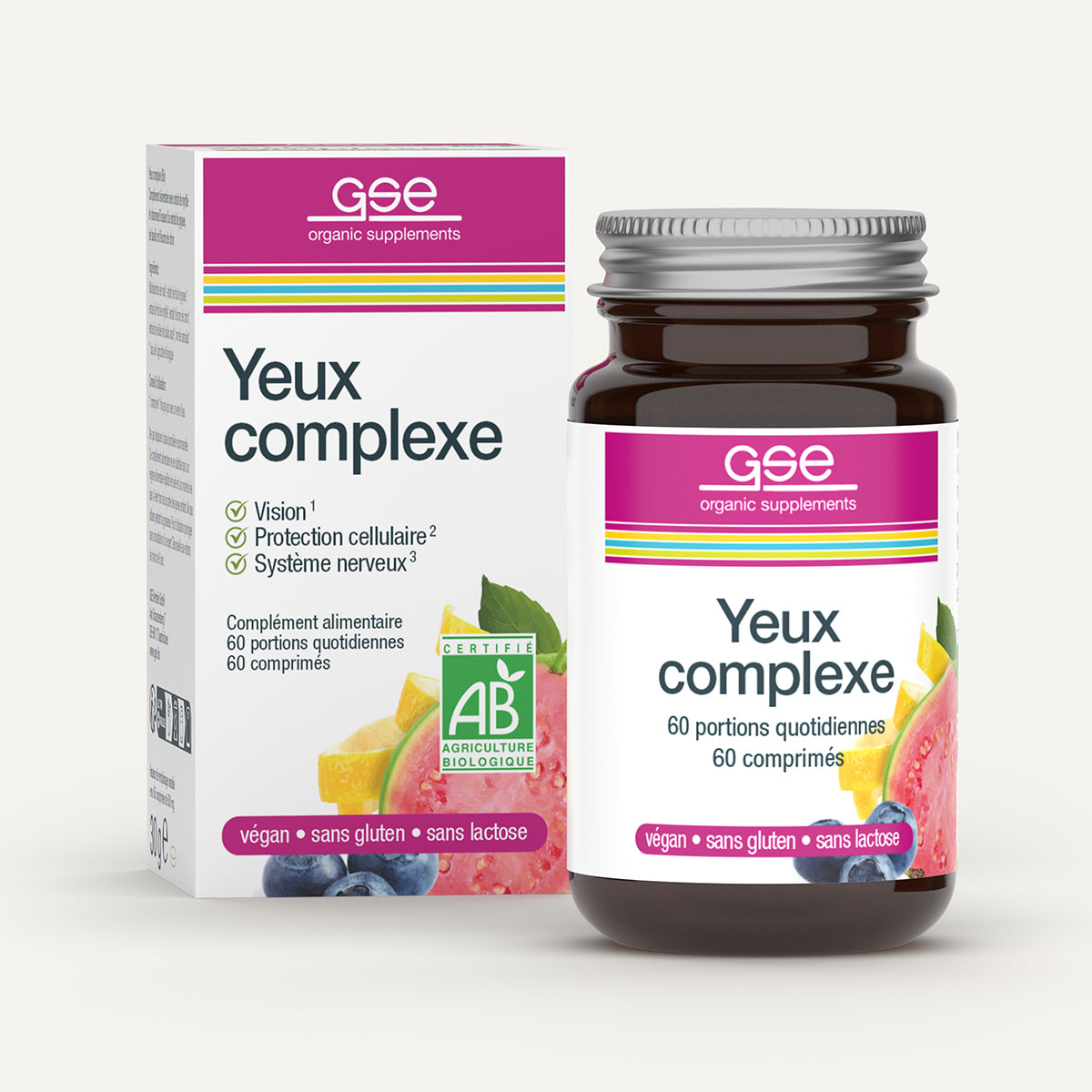 Eine Flasche und Schachtel Augen Complex (Bio) FR von gse.organic.supplements, mit Fruchtbildern wie Bio-Blaubeeren. Die vegane Formel mit pflanzlichen Mikronährstoffen unterstützt die Sehkraft, den Zellschutz und das Nervensystem.