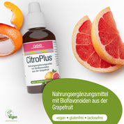 Eine Flasche CitroPlus® Grapefruitkernextrakt 600 von gse.organic.supplements steht neben einer aufgeschnittenen Grapefruit auf weißem Hintergrund, mit grünen Etiketten, die darauf hinweisen, dass es vegan, glutenfrei, laktosefrei und reich an Bioflavonoiden ist.