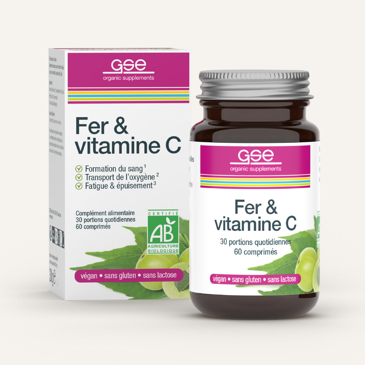 Eine Flasche und eine Schachtel gse.organic.supplements Eisen & Vitamin C Complex (Bio)FR haben eine weiße Verpackung mit rosafarbenen Akzenten und Traubenbildern, die darauf hinweisen, dass das Produkt auf pflanzlicher Basis, aus biologischem Eisen, vegan, glutenfrei und laktosefrei ist.
