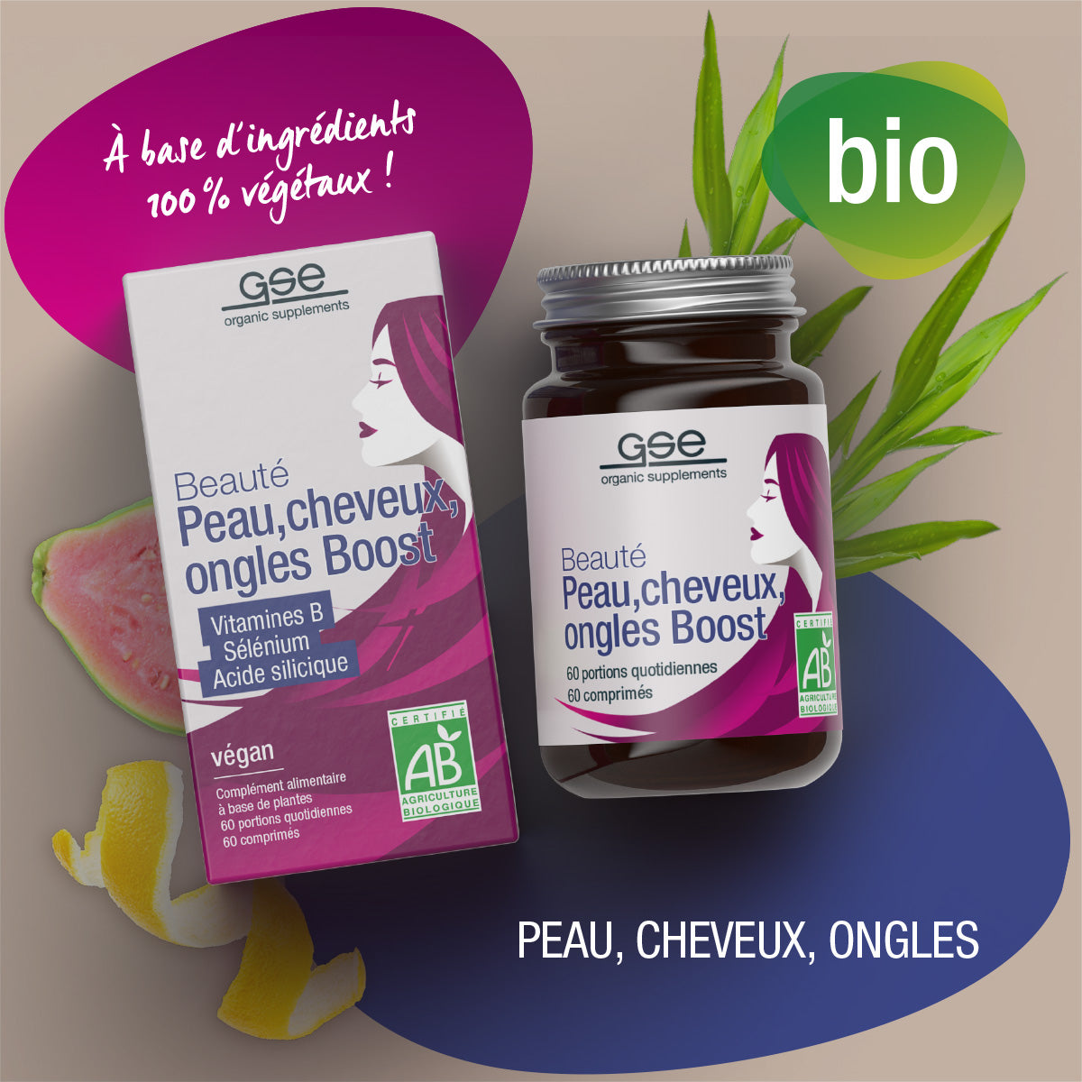 Eine Schachtel und ein Glas gse.organic.supplements Beauty Haut, Haare, Nägel Boost (Bio) FR sind auf grauem Grund mit Früchten, Blättern und einem veganen Etikett dargestellt. Der Text enthält pflanzliche B-Vitamine, Selen, Kieselsäure, Bio-Zutaten und tägliche Vitamine.