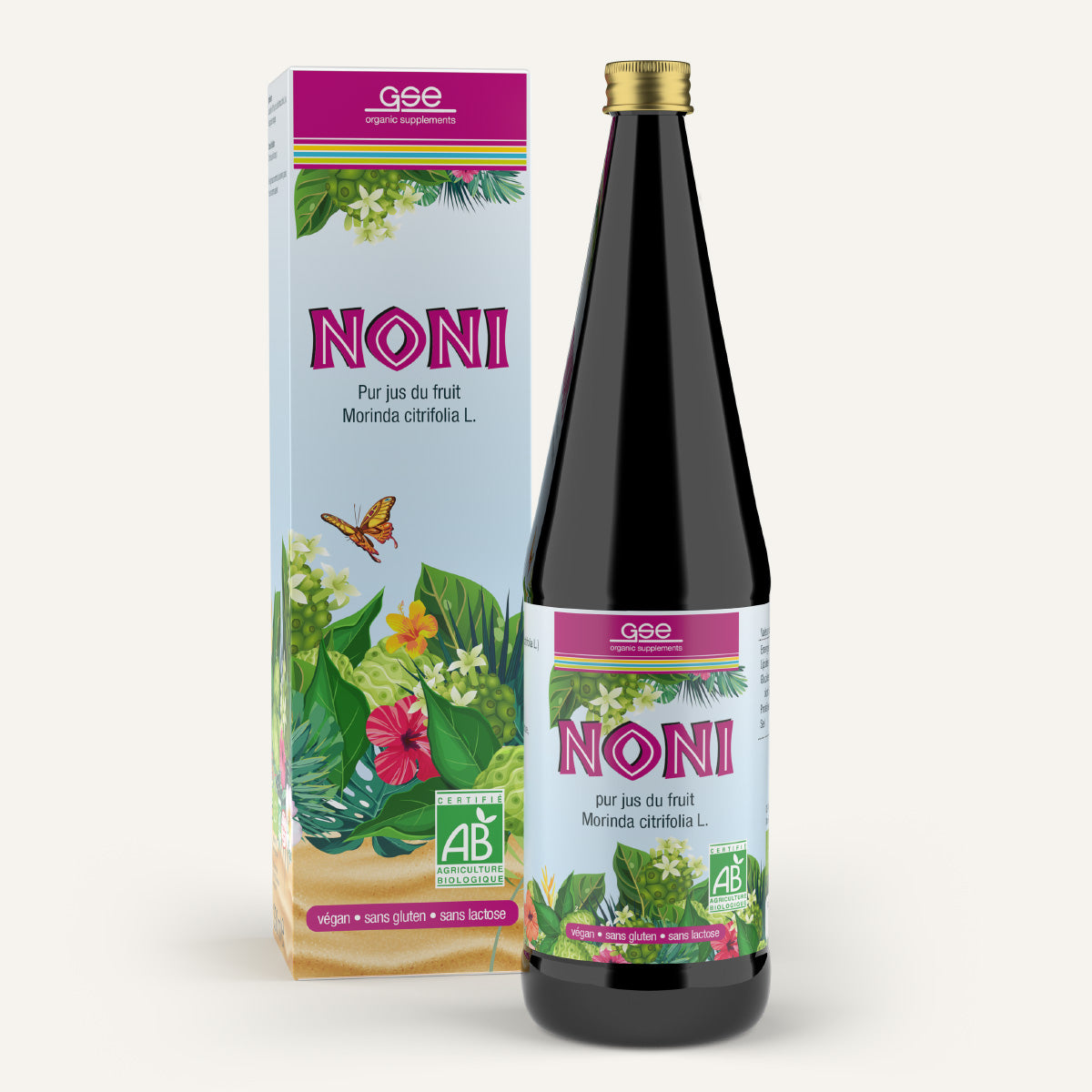 Eine Flasche gse.organic.supplements Noni (Bio) FR mit einer passenden Schachtel, auf der tropische Pflanzen, Blumen und ein Schmetterling abgebildet sind. Das Etikett weist darauf hin, dass der Saft von Morinda citrifolia glutenfrei, laktosefrei und biozertifiziert ist.
