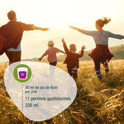 Eine vierköpfige Familie läuft durch ein sonnenbeschienenes Feld. Der französische Text empfiehlt 30 ml täglich von gse.organic.supplements Noni (Bio) FR - 11 Portionen pro Flasche (330 ml) - mit einem lila Bechersymbol und der Zahl 30.