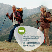 Ein älteres Paar wandert in den Bergen. Deutscher Text beschreibt gse.organic.supplements Omega 3 Perillaöl Vegan (Bio): 7 vegane Kapseln (je 600 mg) täglich, 21 Portionen, 150 Kapseln pro Packung.