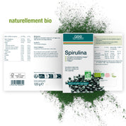 Eine Schachtel Spirulina (Tabletten) FR von gse.organic.supplements ruht auf grünem Spirulina-Pulver und zeigt Nährwertangaben, Eisengehalt und den Hinweis naturellement bio, um die natürlichen, veganen Inhaltsstoffe hervorzuheben.