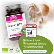 Eine Flasche gse.organic.supplements Vitamin B12 Compact (Bio) steht auf einer weißen Fläche mit Shiitake-Pilzen und Pulver. Grüne, vegane, glutenfreie und laktosefreie Etiketten und das ÖKO-TEST Prädikat "gut" unterstreichen die Bio-Zertifizierung.