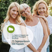 Drei lächelnde Frauen aus drei Generationen stehen dicht beieinander im Freien. Eine Grafiküberlagerung zeigt deutsche Dosierungsanweisungen für Urovit®-Cranberry Kapseln (Bio) von gse.organic.supplements – 75 Tagesportionen, 300 Kapseln.