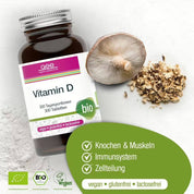 Eine Flasche Vitamin D Compact (Bio) von gse.organic.supplements liegt neben einem ganzen Pilz und gehackten Stücken auf grün-weißem Hintergrund. Die Etiketten zeigen, dass das Produkt vegan, glutenfrei, laktosefrei, biologisch und in Bio-Qualität ist.