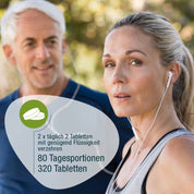 Eine Frau und ein Mann in Sportkleidung mit Kopfhörern sind im Freien. Deutscher Text auf dem Bild wirbt für Osteomin® (Bio) von gse.organic.supplements: Magnesium, 2 x täglich 2 Tabletten, 80 Tagesportionen, 320 Tabletten.