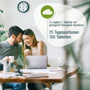 Ein lächelndes Paar sitzt mit einem Laptop und Dokumenten an einem Tisch. Deutscher Text erklärt die Dosierung von gse.organic.supplements Vitamin B Complex (Bio): 2 x täglich 1 Tablette mit ausreichend Flüssigkeit. 75 Tagesportionen, 150 Tabletten.