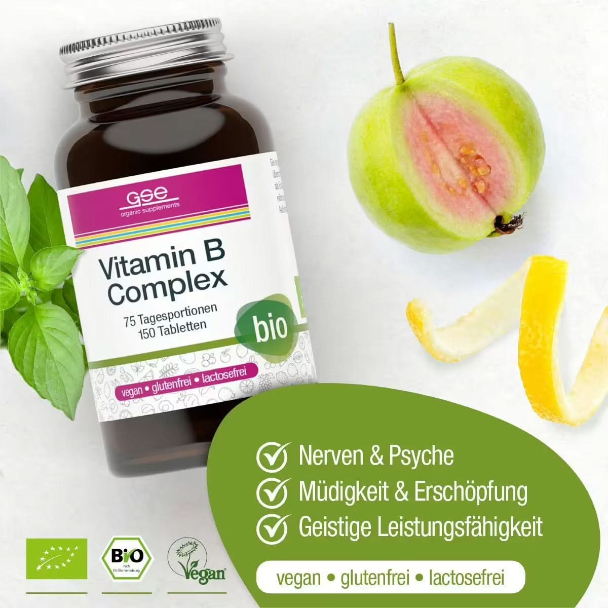 Eine Flasche Vitamin B-Komplex (Bio) von gse.organic.supplements steht neben einer Feige, einem Basilikumblatt und einer Zitronenschale. Symbole zeigen, dass das Produkt vegan, glutenfrei, laktosefrei und als pflanzliches Nahrungsergänzungsmittel die geistige Leistungsfähigkeit unterstützt.